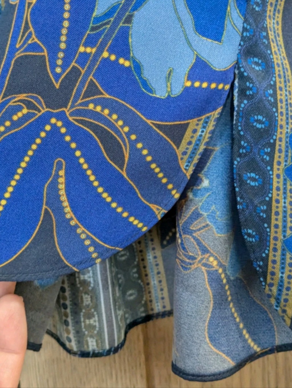 New Elie Tahari Button Up Scarf Print Blouse — image 5 of 8